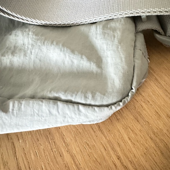 Lululemon Everywhere Belt Bag 1L - Picture 6 of 8